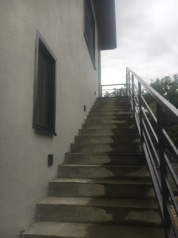 Номер люкс с видом на горы и всегда теплым бассейном