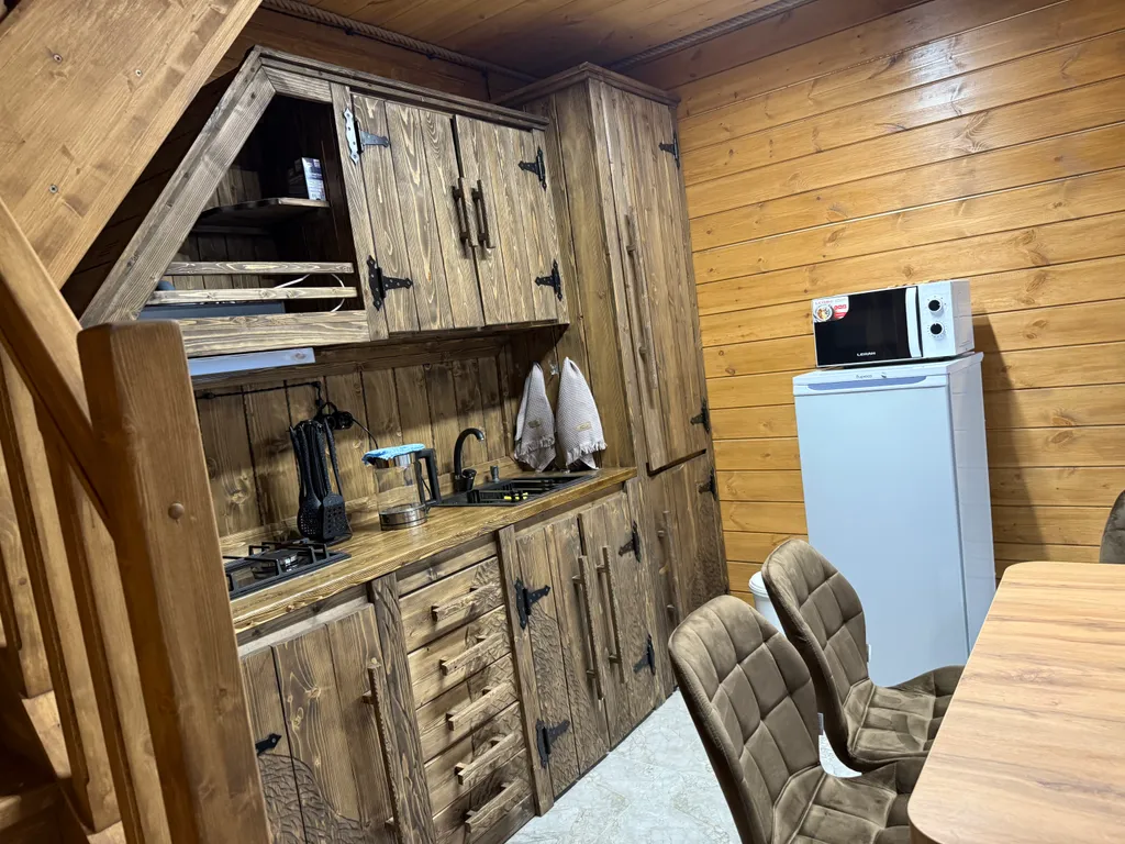 Сказочный двухэтажный коттедж в Терсколе - ваше окно в горное чудо