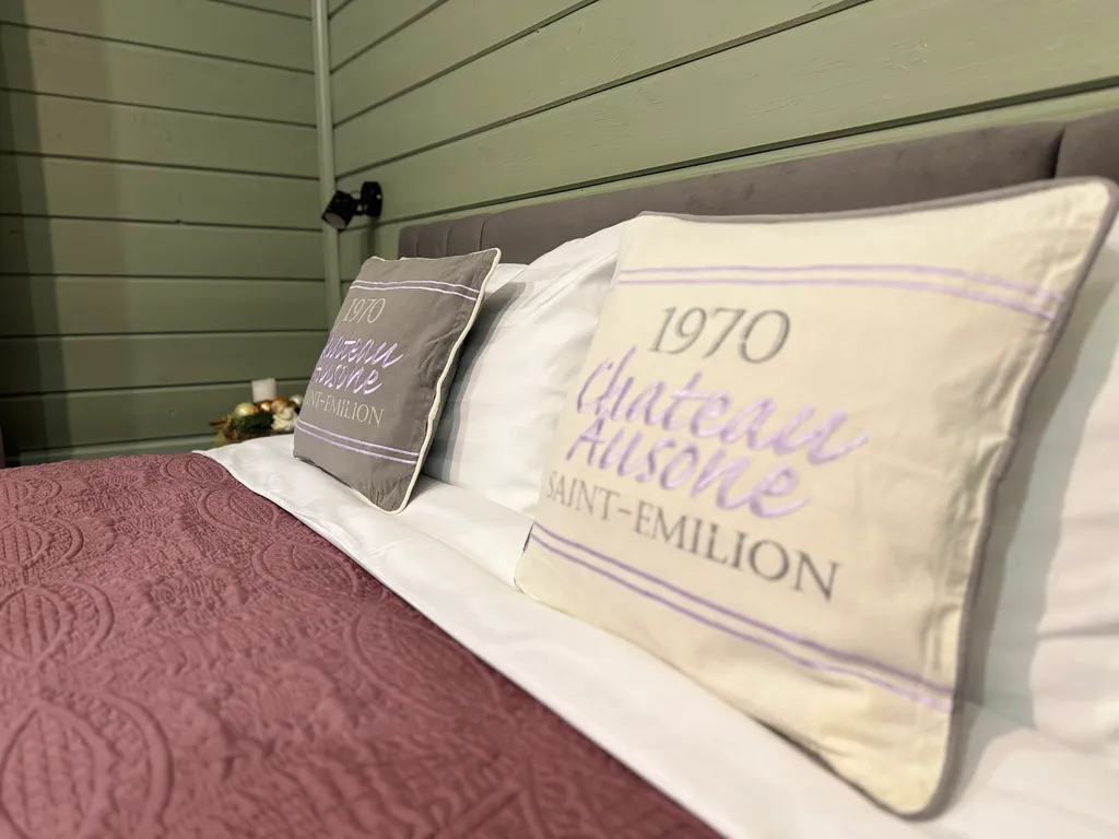 Загородный домик с бассейном и сауной