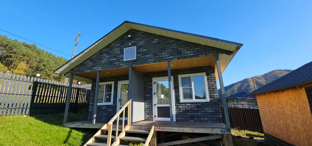 Домик с видом на горы 3