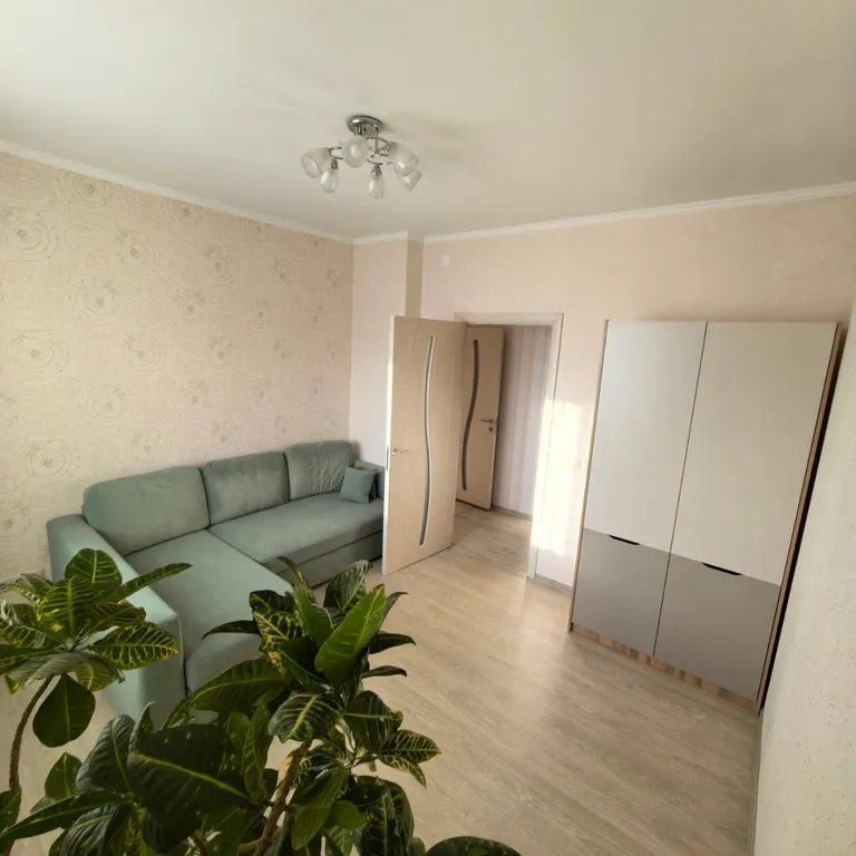 Большая 2-я квартира с отдельными 2-мя спальнями, отдельной кухней