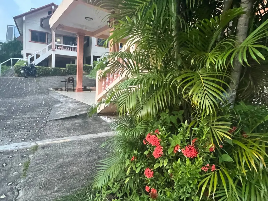 Уютный дом с 2 спальнями и BBQ в тихом месте рядом с пляжем Карон