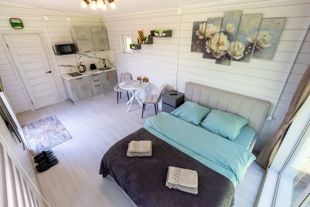 Уютный дом на лоне природы у лесной полосы