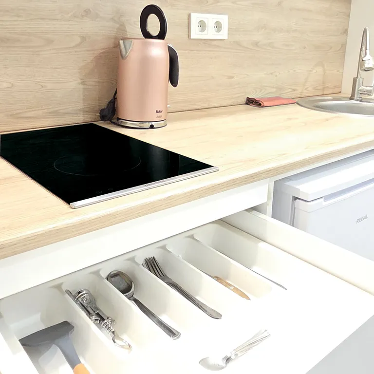 Просторная квартира в 10 метрах от моря и пляжа. Batumi View