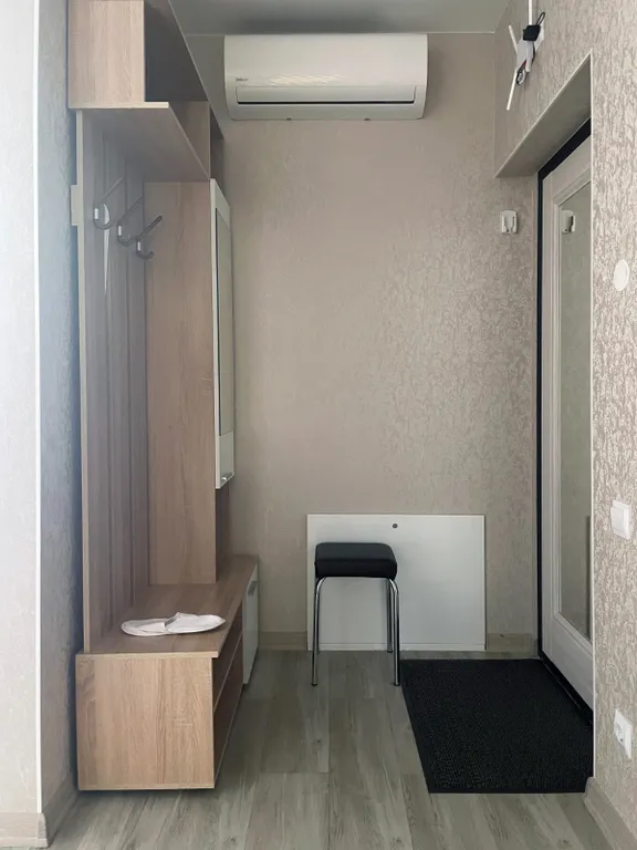 Шикарная квартира со своим двориком и качелью