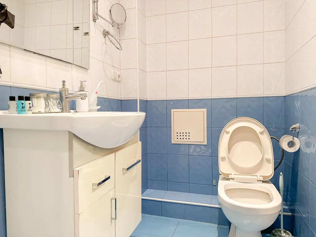 В центре под рукой все событие