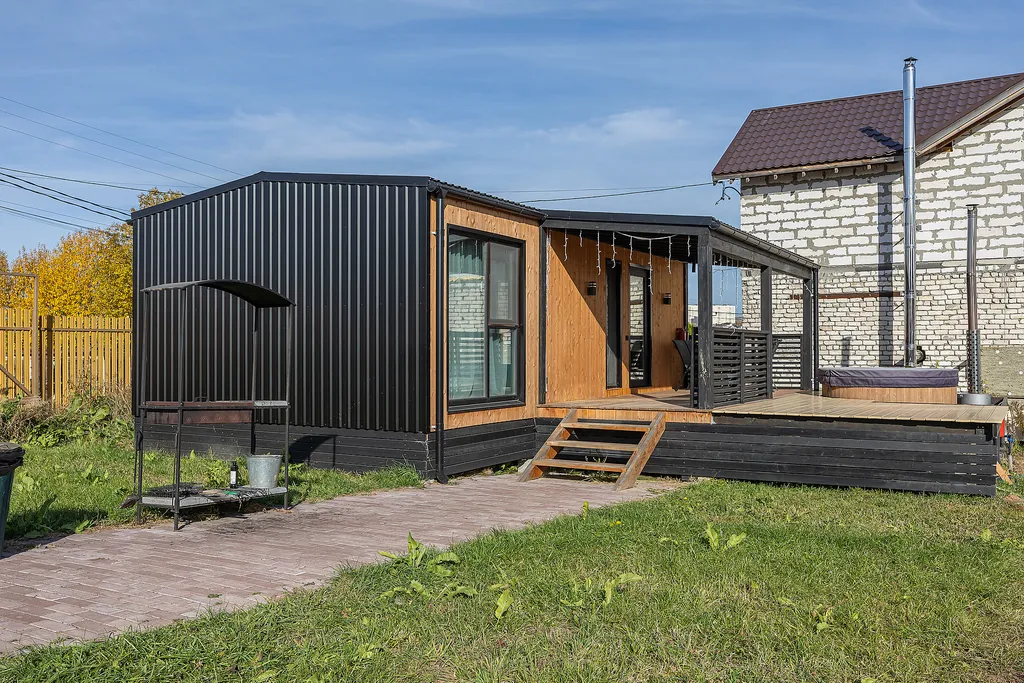 Коттедж Уютный новый домик в городе с горячей купелью — Новопокровское