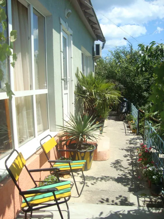 Уютная двухкомнатная квартира с беседкой