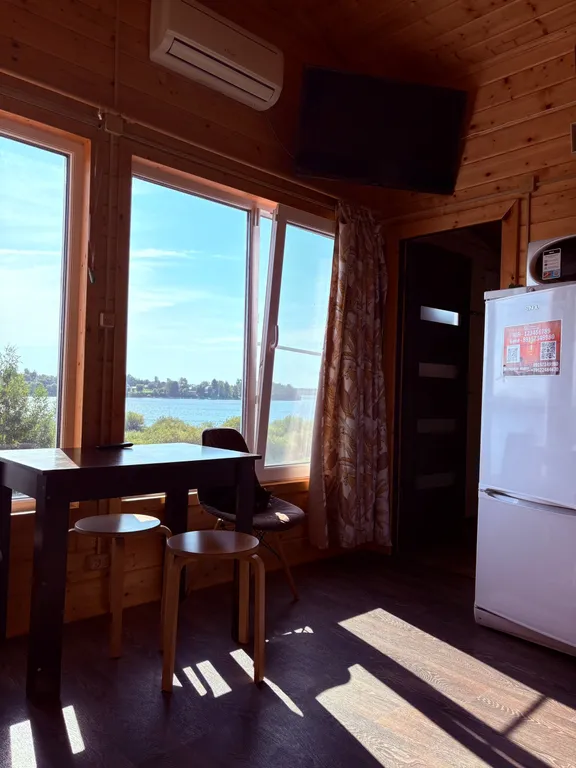 Коттедж Уютный домик на берегу озера Волго — Ланино