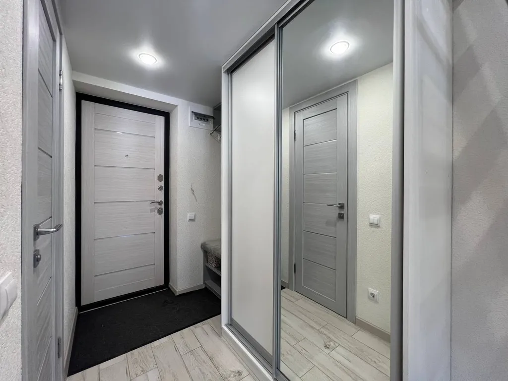 Просторная студия с балконом