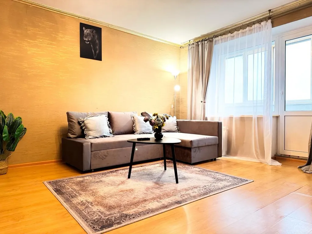 Двухуровневая квартира, бильярд в подарок