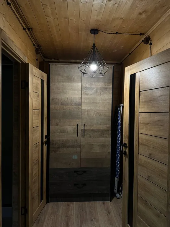 Новый современный дом в лесной зоне