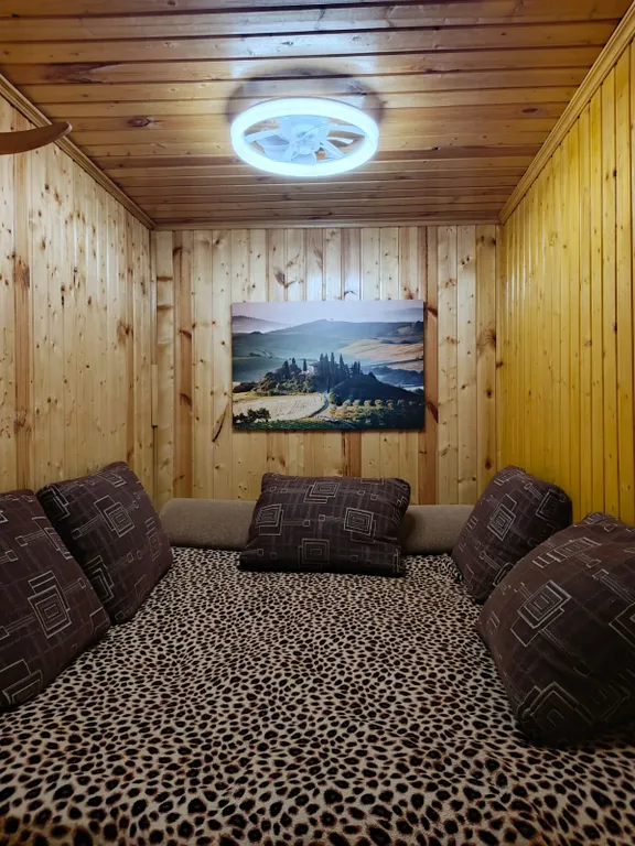 Дом коттедж в черте города