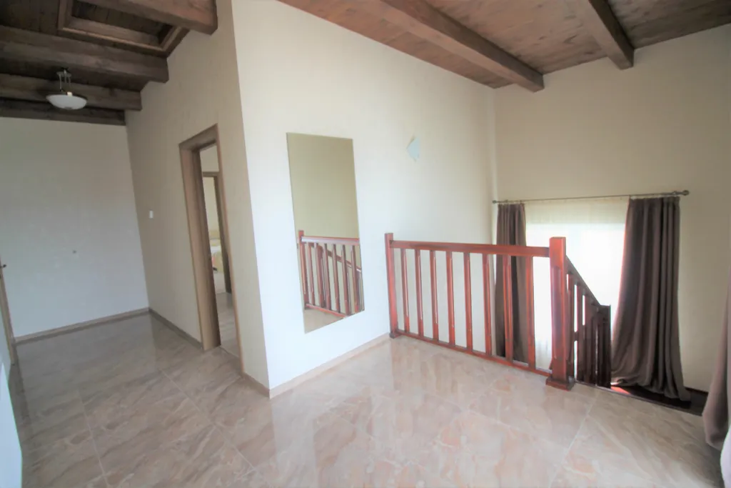 8-комнатный Дом