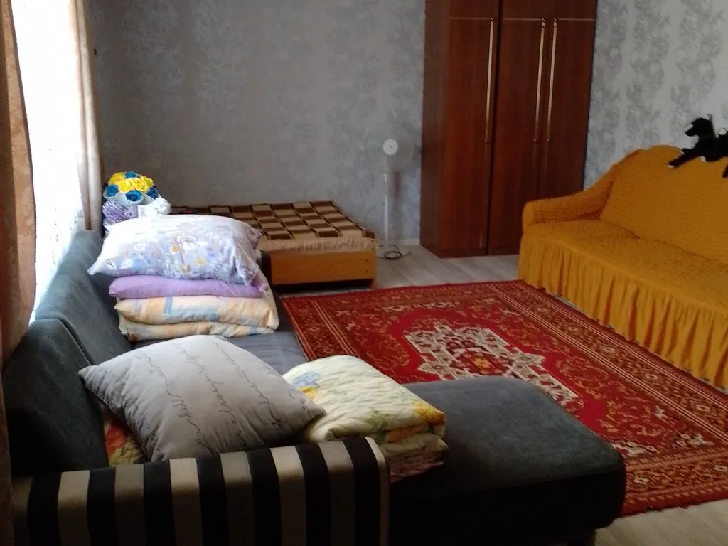 Комната на берегу озера