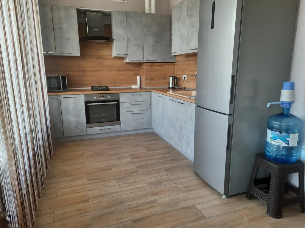 Квартира Большая и современная квартира с балконом — Цемдолина