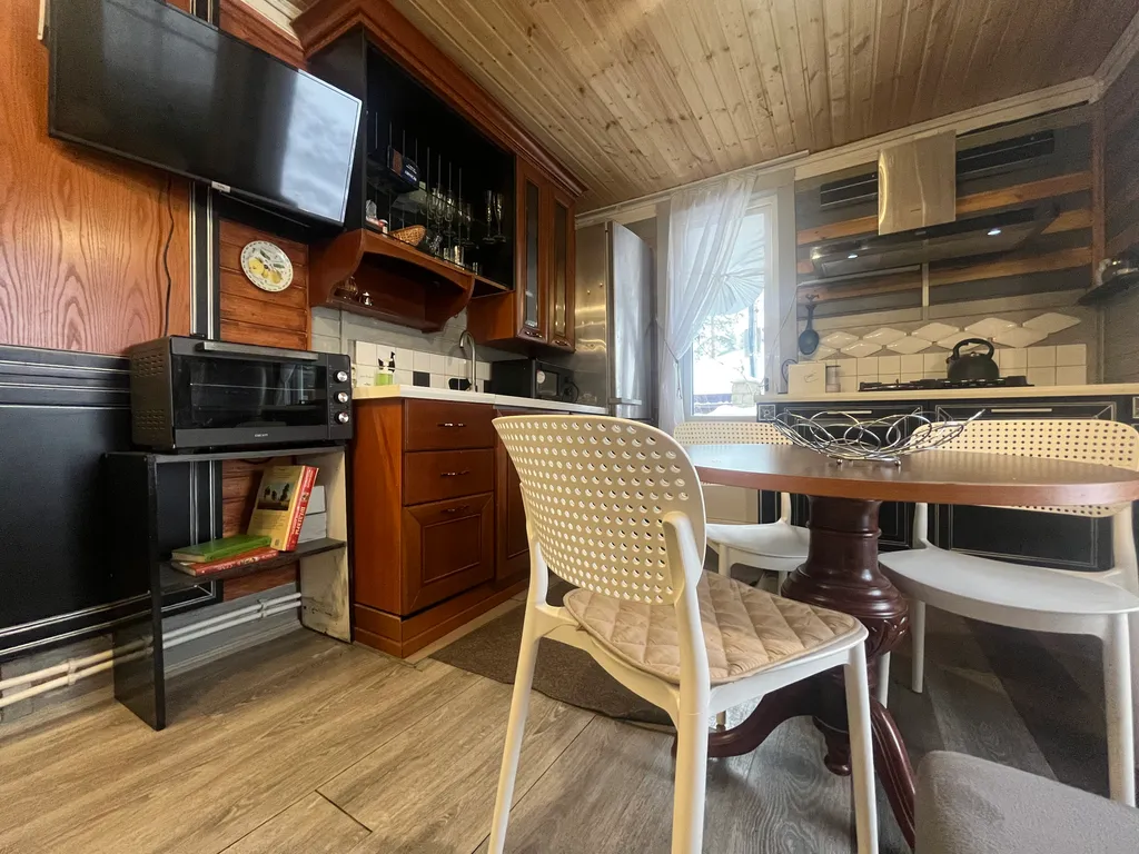 Дом с олененком и гортензиями