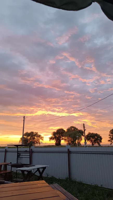 Дом с баней и панорамными окнами на первой линии