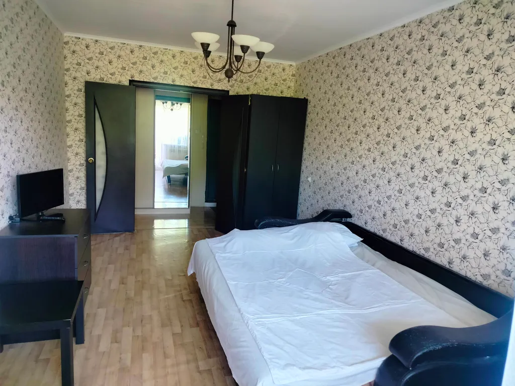 Отличная евродвушка в новом доме с двумя диванами