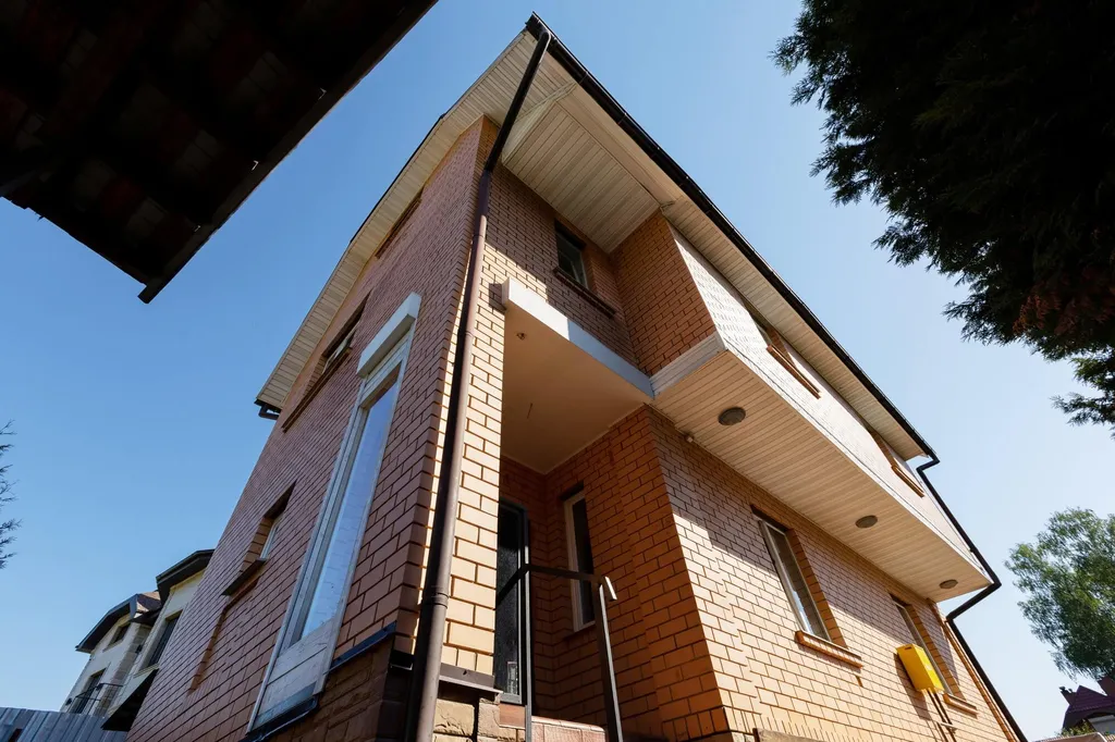 Коттедж с баней на дровах рядом с европарком