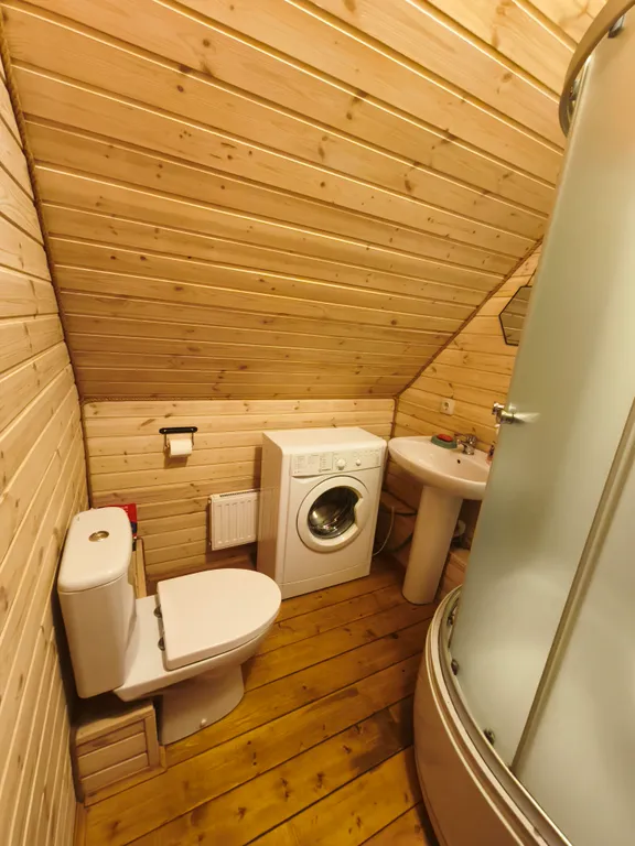 Уютный загородный дом с баней и прудом недалеко от моря