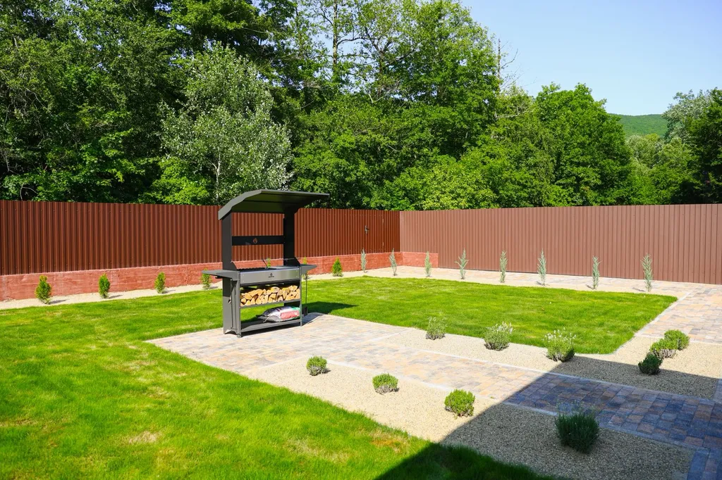 Коттедж Дом с большим бассейном в окружении леса, гор и реки — Горячий Ключ