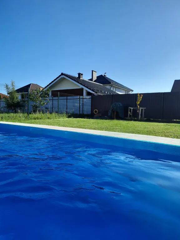 Дом с бассейном