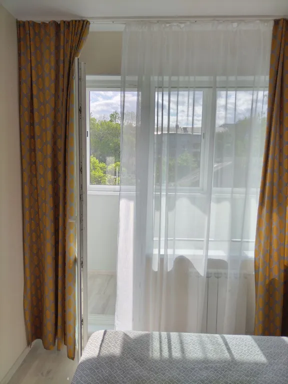 Современная евродвухкомнатная квартира с отдельной спальней в центре