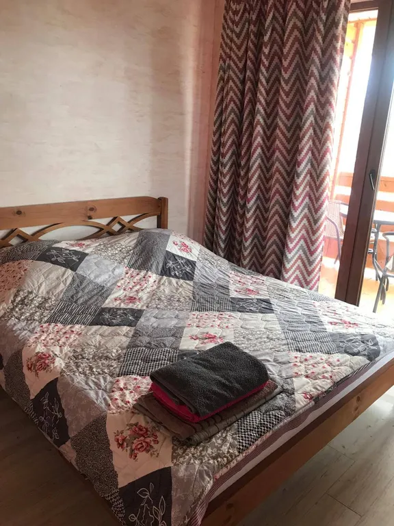 Дом с тремя апартаментами с видом на горы и море