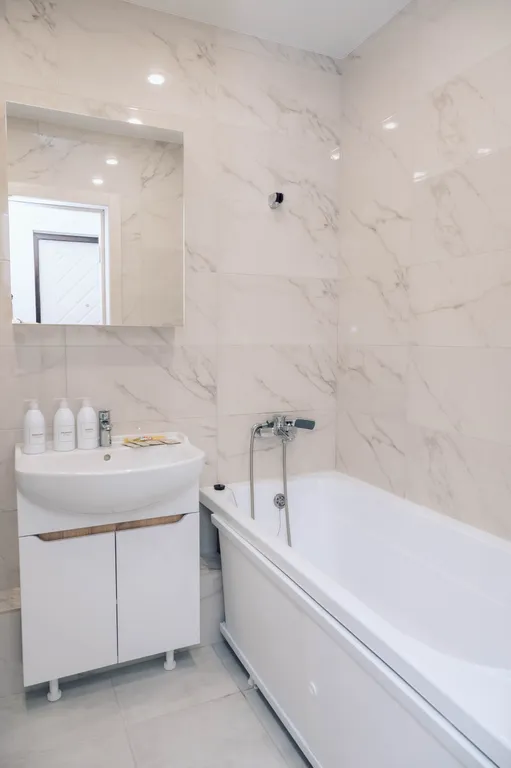 Уютная студия в новом доме с красивым видом из окна