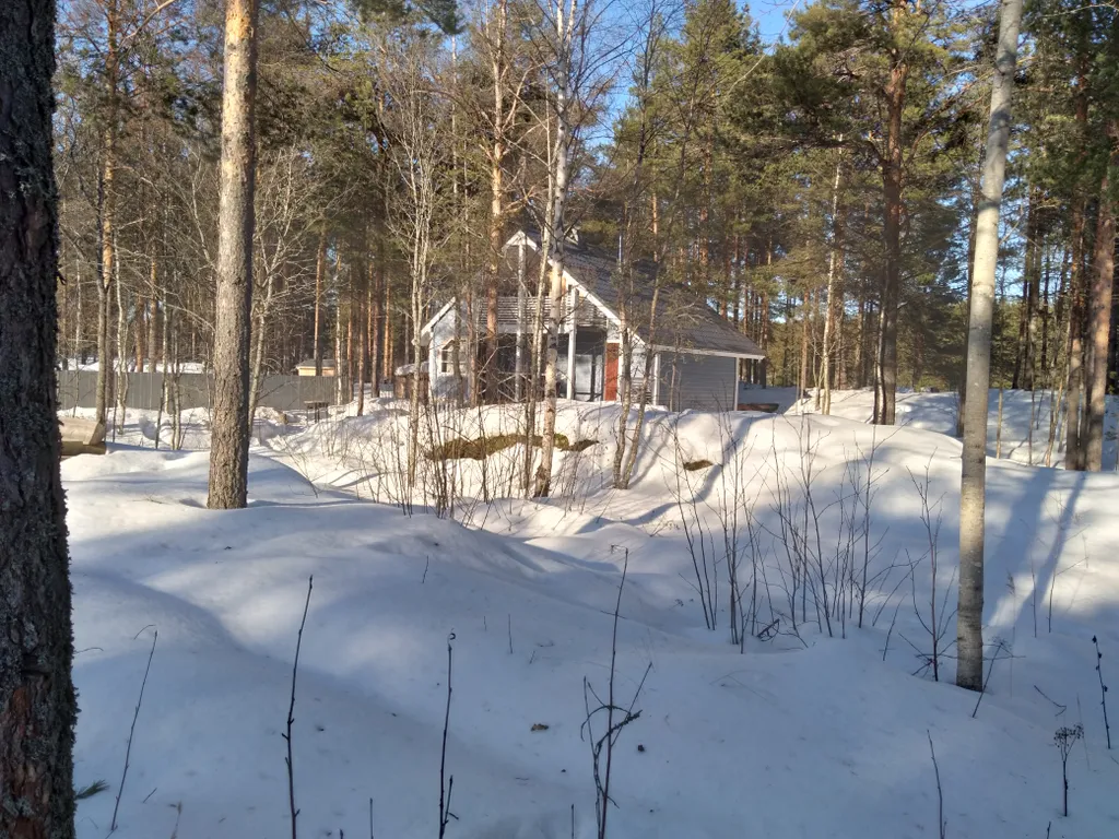 Дом с балконом