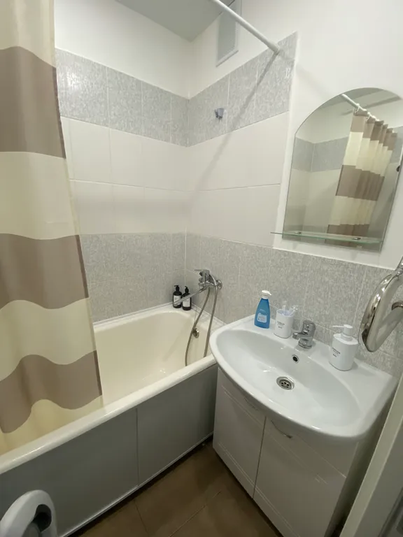 Чистая, светлая квартира в центре поселка