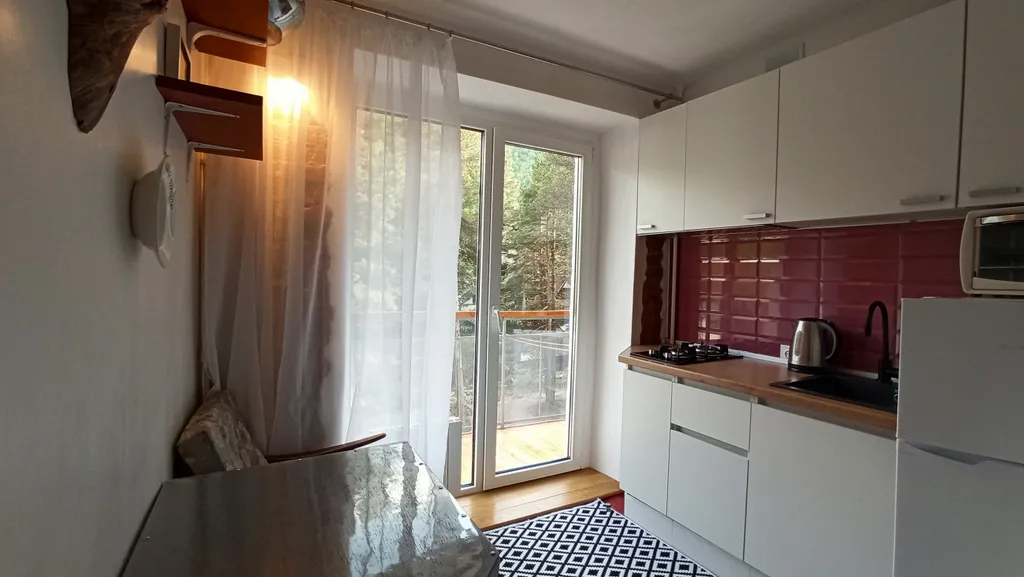 Светлая дизайнерская квартира с видом на горы и лес