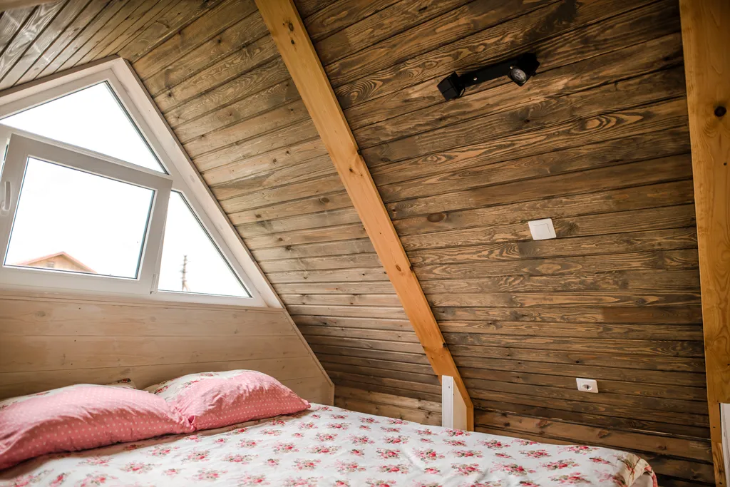 Уютный эко-дом у горной речки