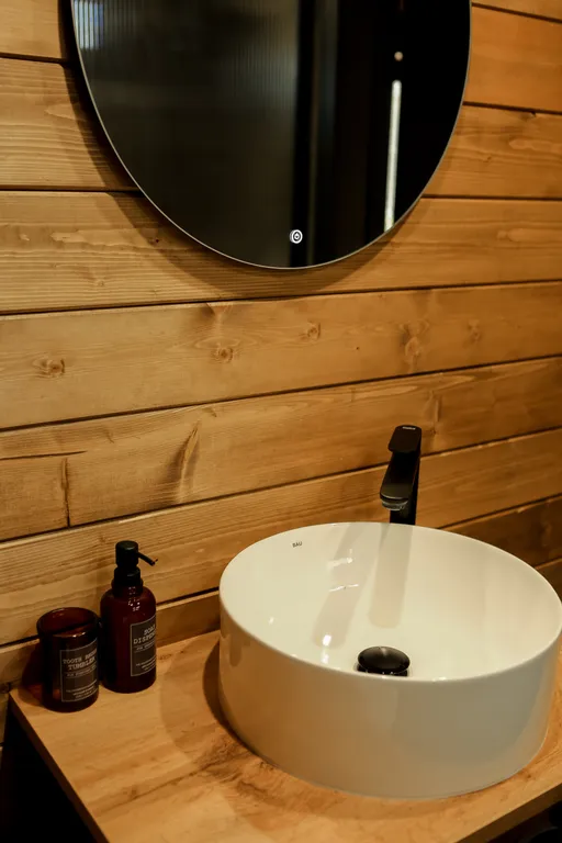 Коттедж Дом А-фрейм с джакузи в лесу — Северская