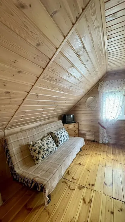 Домик на берегу Оки на территории сельской усадьбы Варежка