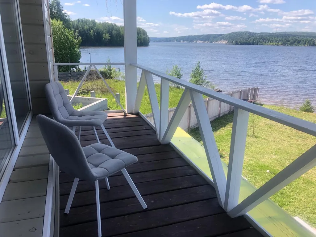 Речное поместье глэмпинг на берегу реки