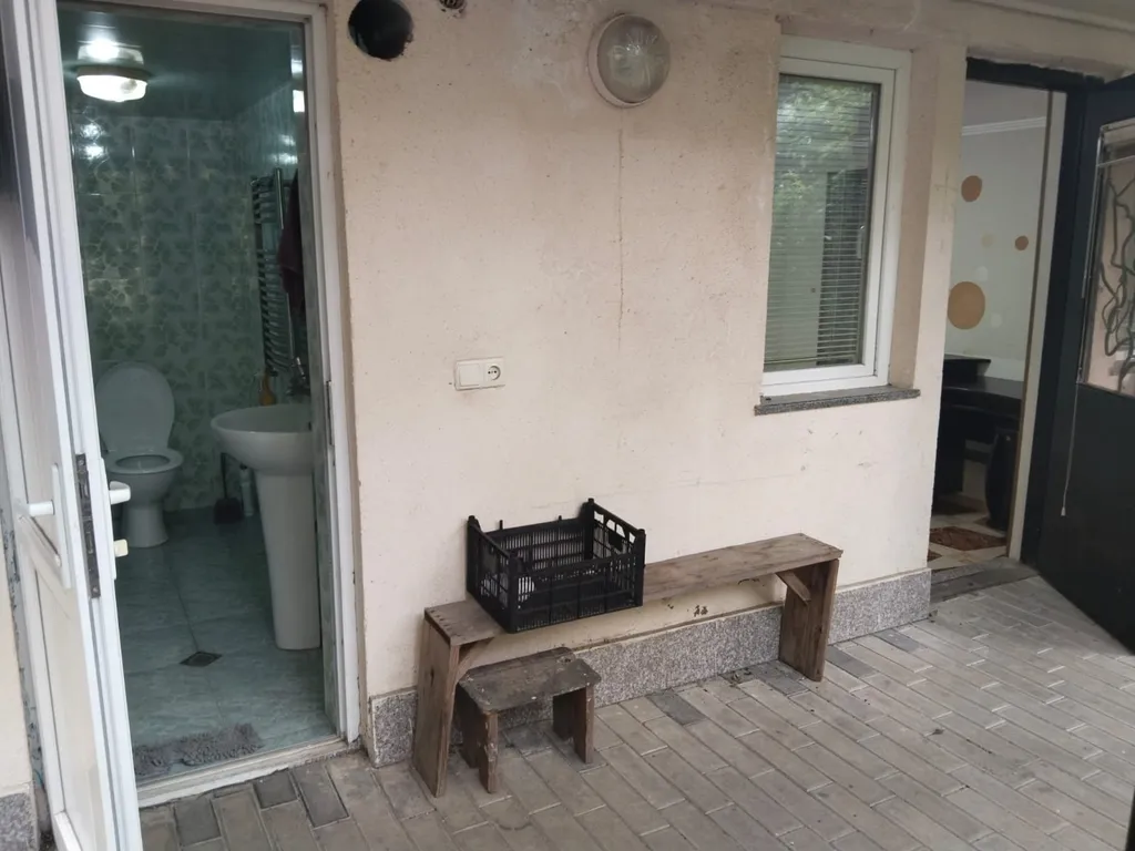 Апартаменты с большой кухней и выходом во двор