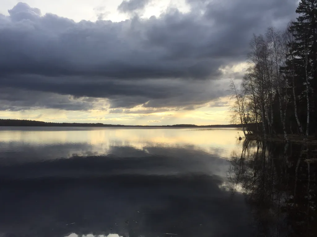 Дом на берегу озера