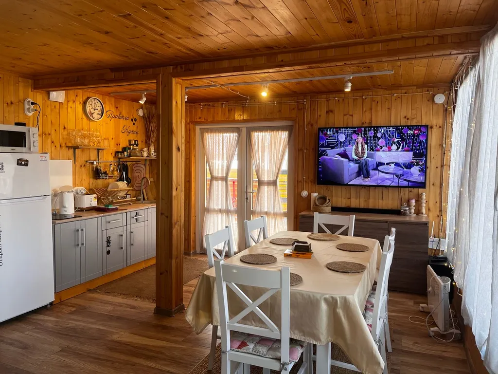 Дом с баней, караоке, PlayStation и Алисой на берегу моря