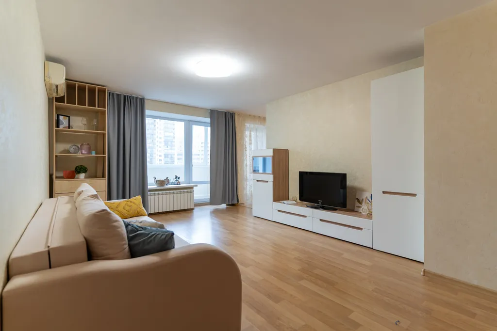 Просторная квартира с гидромассажной ванной и балконом — аренда посуточно в Екатеринбург