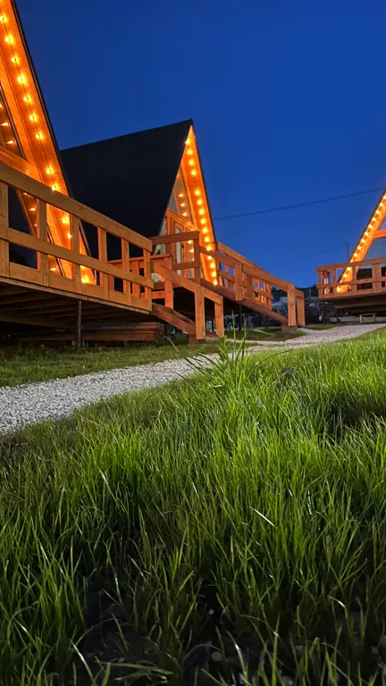 Глэмпинг А-фрейм с видом на море и теплым бассейном