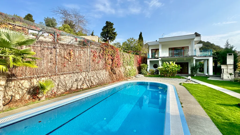 Коттедж Вилла возле Царской тропы в Нижней Ореанде — Ореанда