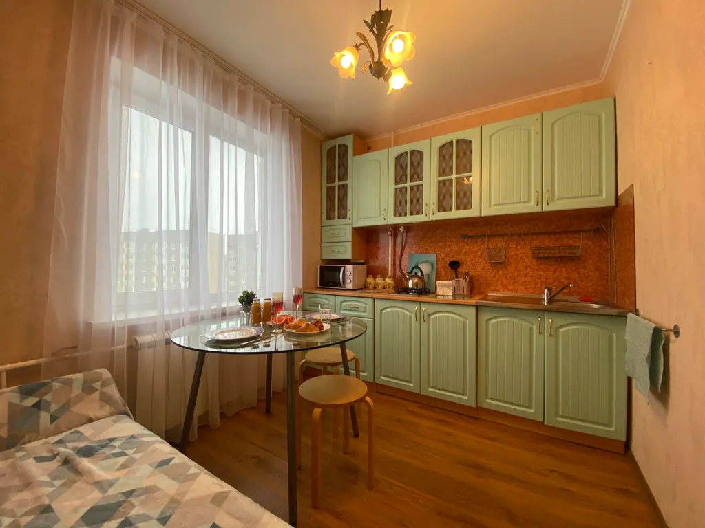 А из нашего окна, речка дивная видна