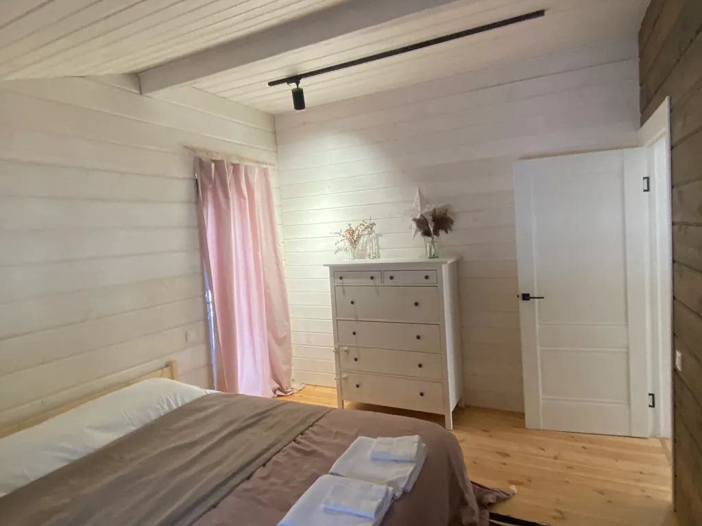 Уютный дом в лесу