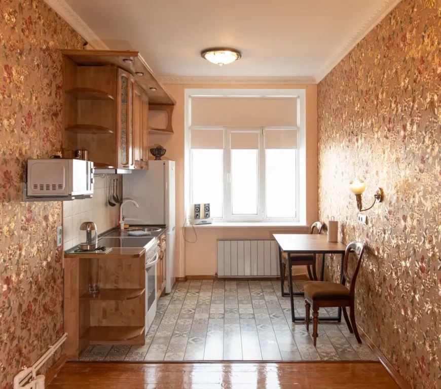 Добротная квартира в самом центре Омска с большими кроватями