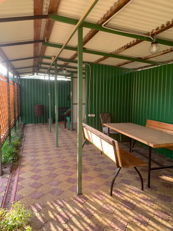 Двухэтажный дом с бассейном, верандой и видом на горы