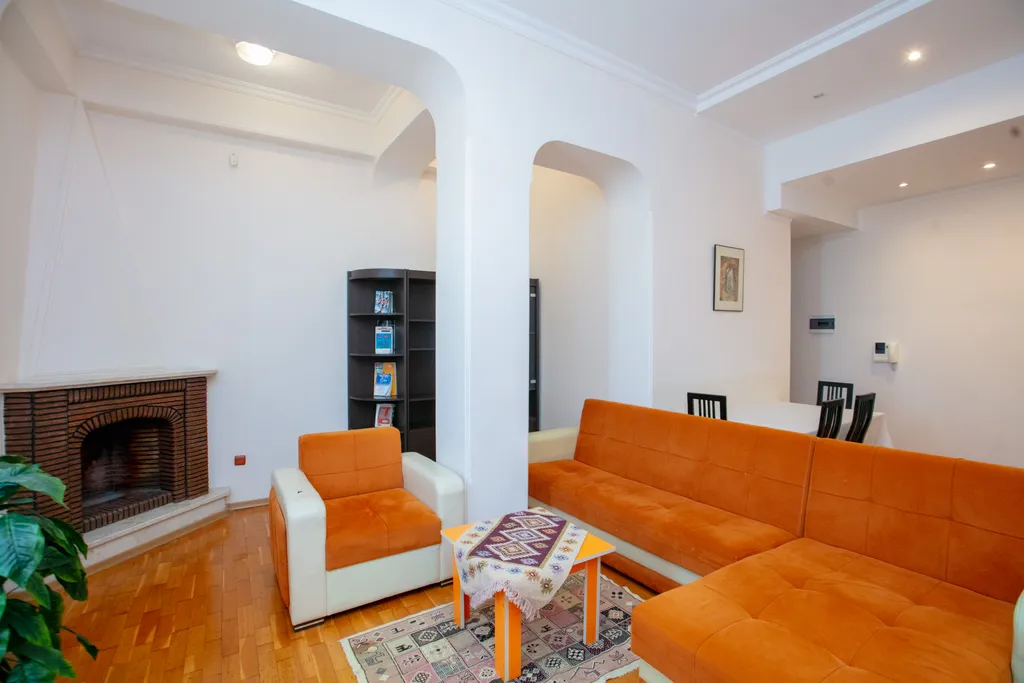 Уютные апартаменты Hatefi 2+1 в центре Старого города Баку