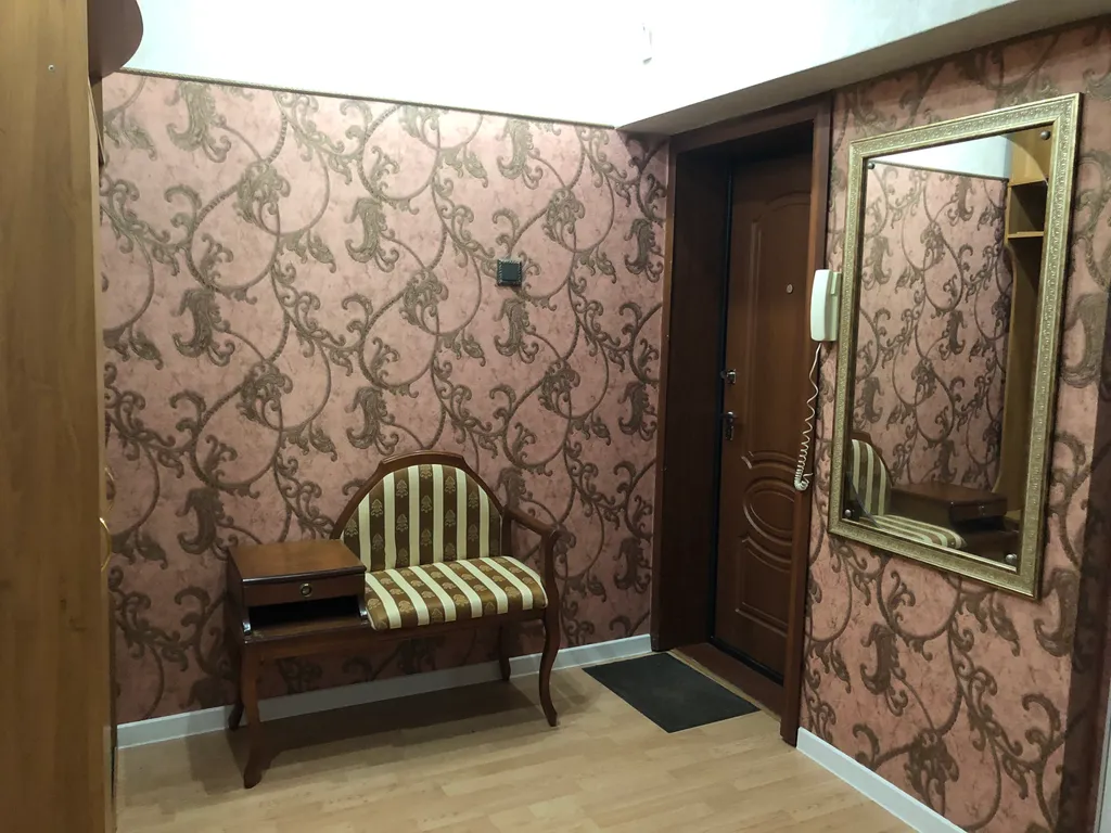 Уютная двушка в хорошем доме возле ЦУМа, рядом с Новогодней Елкой