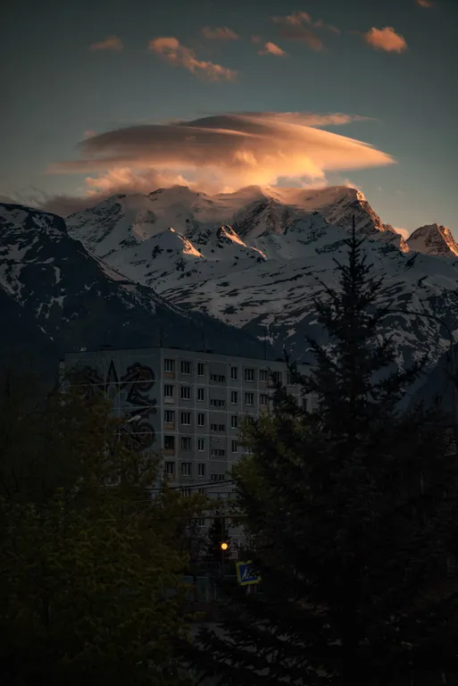 Горы за окном, квартира с тремя отдельными спальнями